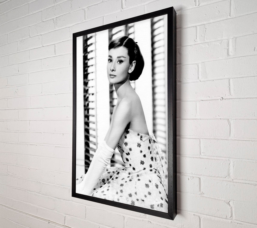  A Canvas Print of Audrey Hepburn Style Canvas Wall Art