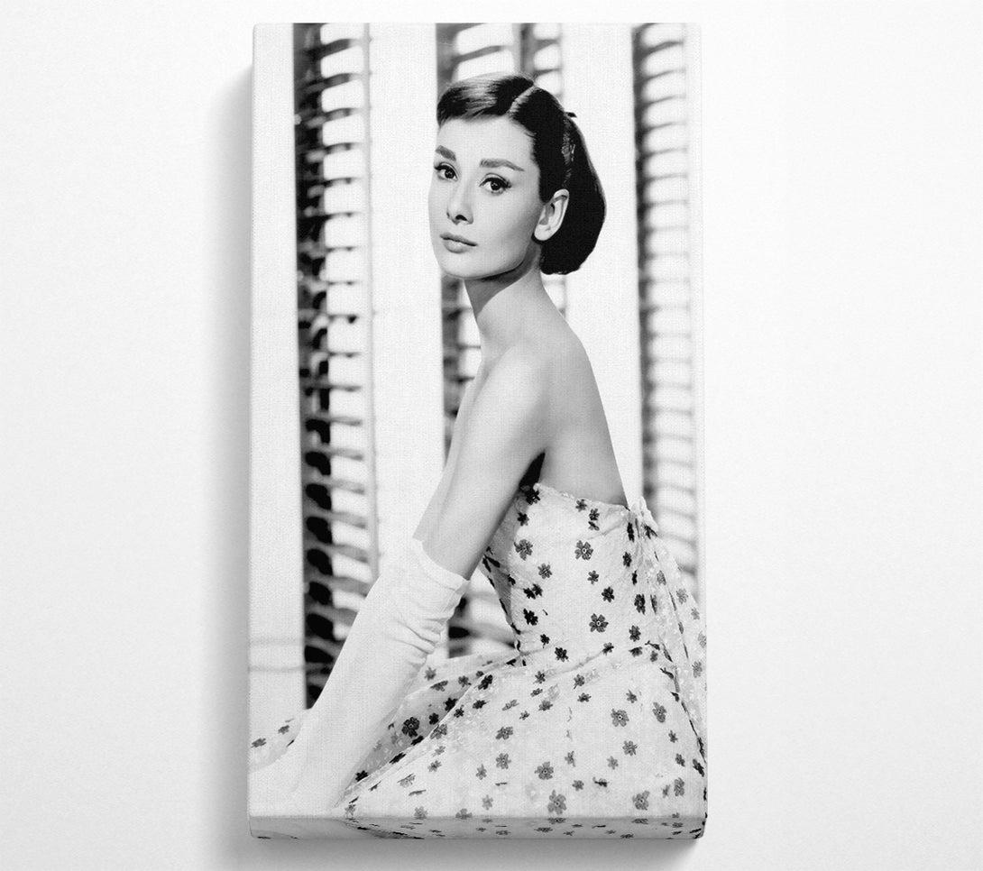  A Canvas Print of Audrey Hepburn Style Canvas Wall Art