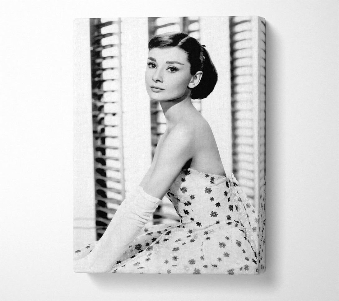  A Canvas Print of Audrey Hepburn Style Canvas Wall Art