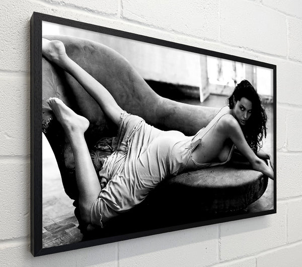 Angelina Jolie Sofa B n W