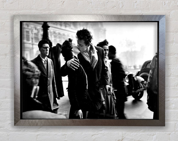 Kiss Old Retro Framed Print