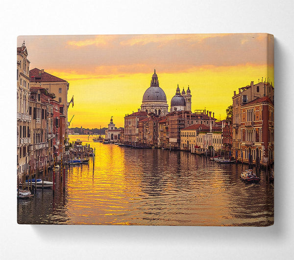  A Canvas Print of Goldfish Love Canvas Art