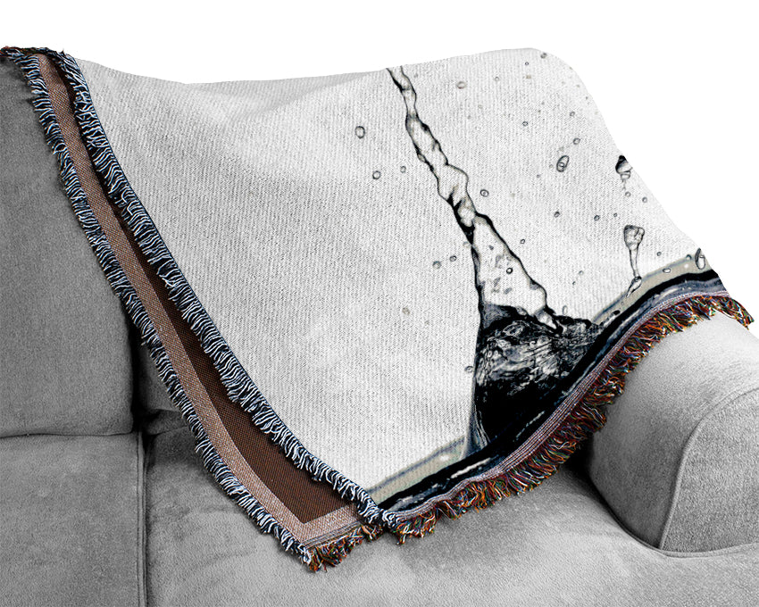 Water Splash Eruption Woven Blanket
