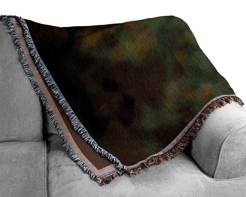 Red Mccaw in flight Woven Blanket
