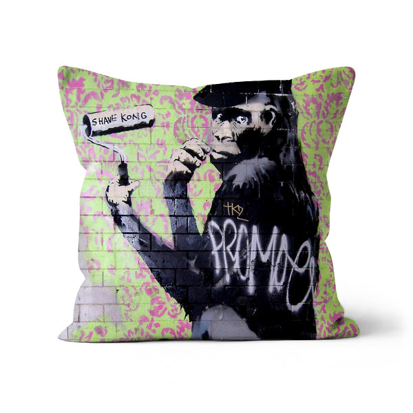 Kissen „Shave Kong“ von Banksy
