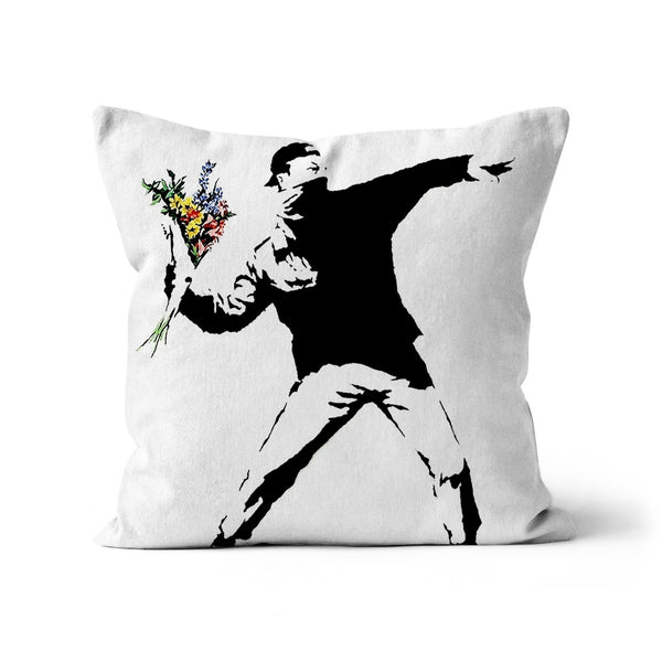 Blumenwerfer Weißes Banksy Kissen