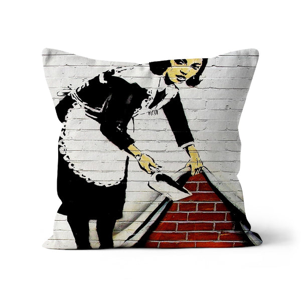 Kissen „Keeping It Under the Carpet“ von Banksy